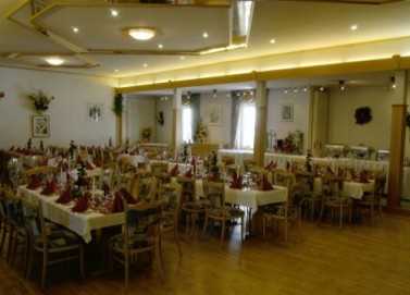 Festlich gedeckter Tisch